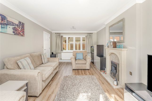 8, Slade Leas, Banbury photo 4