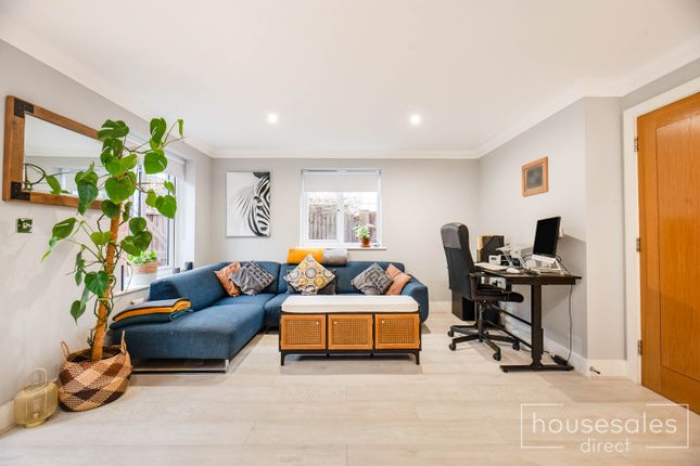 20, Soprano Way, Esher photo 2