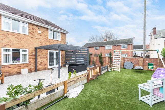 Property for sale in Chestnut Close, Featherstone, Pontefract