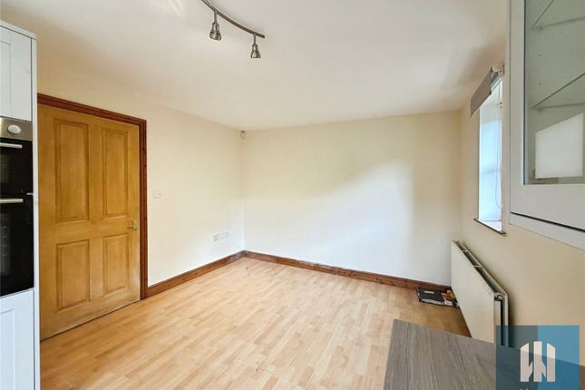 61, Clough Lea, Huddersfield photo 4