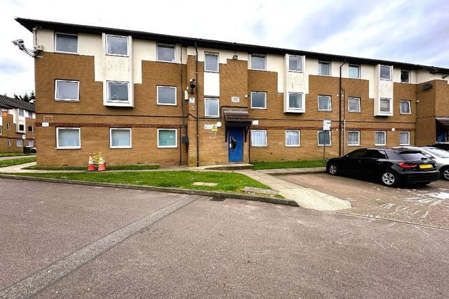 Thumbnail Flat for sale in Milliners Court, Milliners Way, Biscot Area, Luton, Bedfordshire