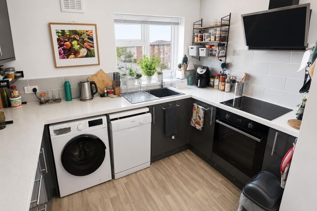 Flat 15, Whitecliffe Court, Gale Moor Avenue, Gosport photo 3