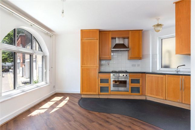 End terrace house to rent in Shacklewell Street, London
