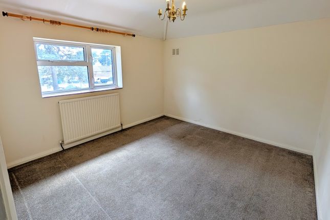 139, Albert Drive, Woking photo 4
