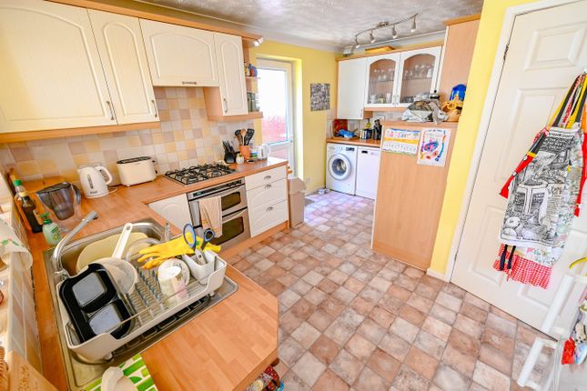 27, Hayward Way, Verwood photo 4