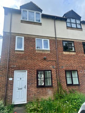 Flat to rent in The Ridings, Luton