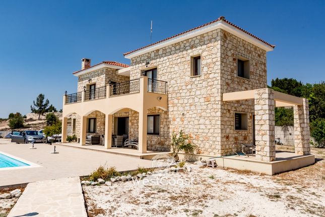 Villa for sale in Thrinia, Paphos, Cyprus