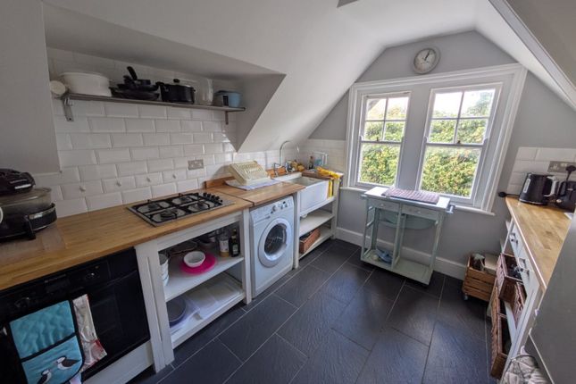 Flat C, 14, Grimston Gardens, Kent photo 3