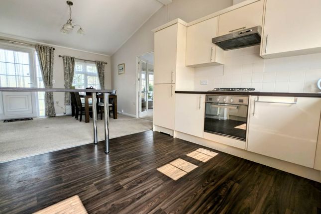 40, Whitehill Park, Bordon photo 4