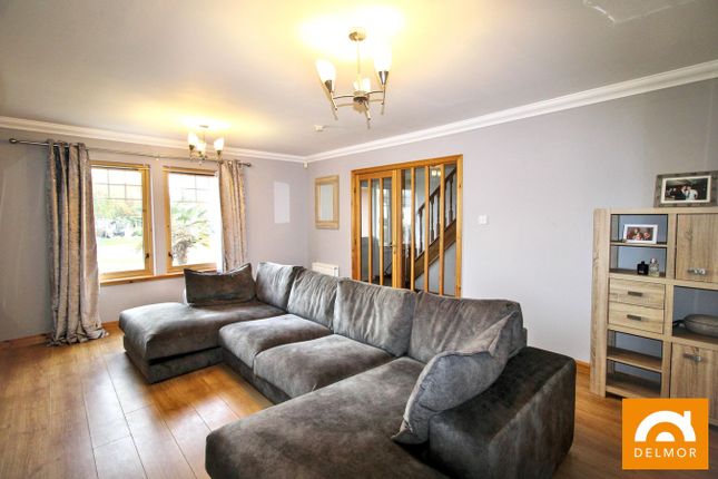 Chestnut Crescent, Leven photo 4