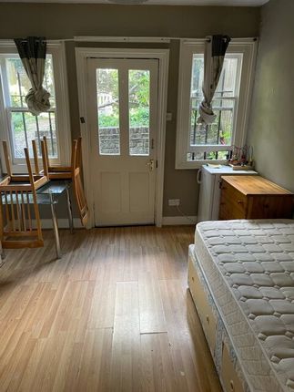 Room to rent in Holland Road, Holland Park/Shepherds Bush
