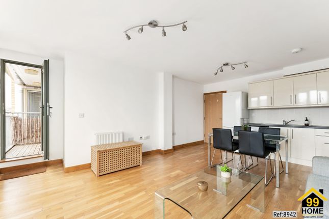 Thumbnail Flat to rent in Hanover Court, London
