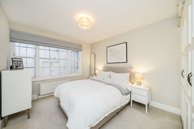 Flat for sale in Lupus Street, London