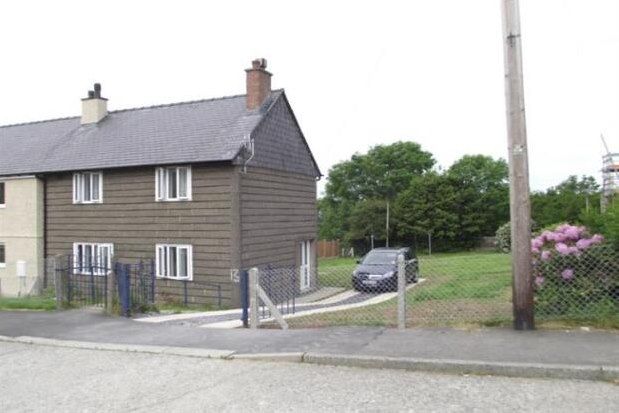 Thumbnail Semi-detached house to rent in Clwt-Y-Bont, Caernarfon