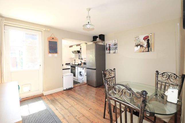 25, High View Road, FARNBOROUGH photo 4