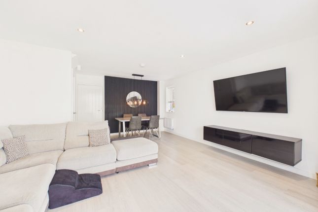 81 Geldart Avenue, South Cave, East Riding of Yorkshire photo 2