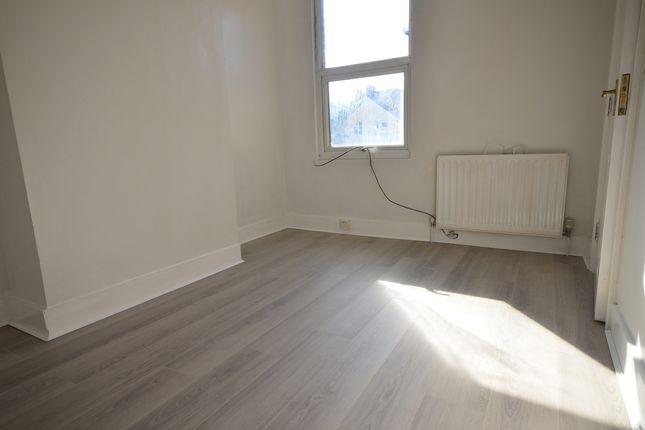 Terraced house to rent in College Avenue, Gillingham