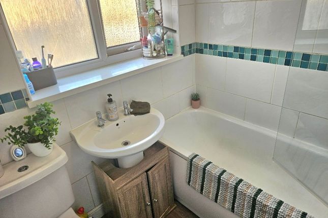 87, Smithy Parade, Dewsbury photo 5