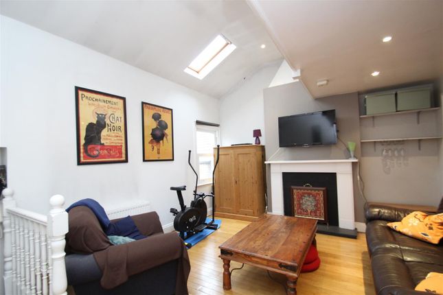 Flat to rent in Florian Road, London