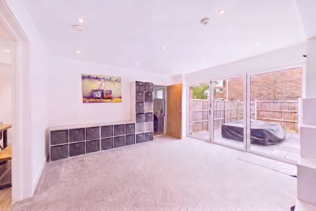 123, Cove Road, Farnborough photo 4