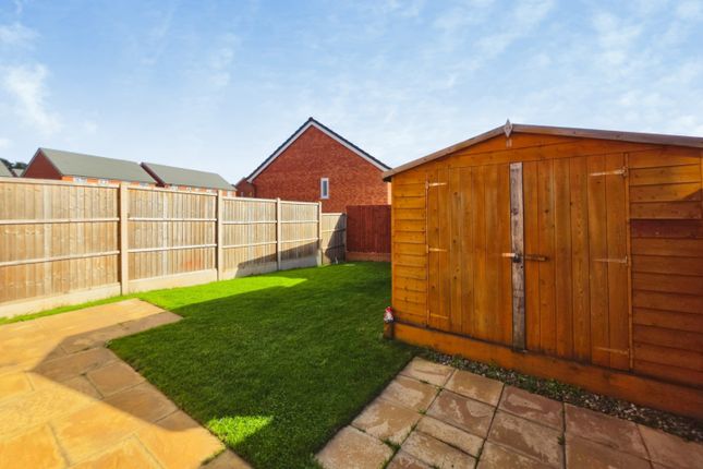 16, Percy Curnock Drive, Burslem photo 2