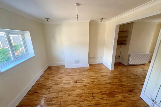 6, Gladstone Terrace., Littlehampton photo 3