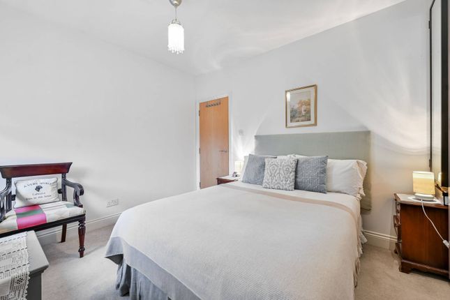 Thumbnail Flat to rent in Knatchbull Road, Camberwell, London