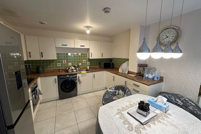 Flat for sale in Varcoe Gardens, Hayes