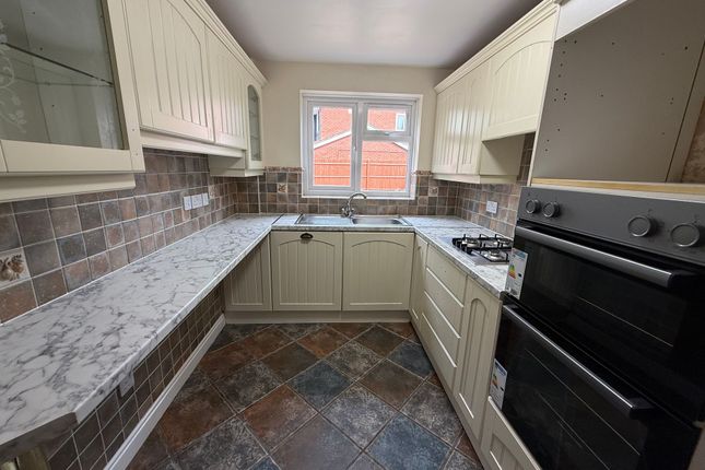 8 Longfield Close, Birmingham photo 2