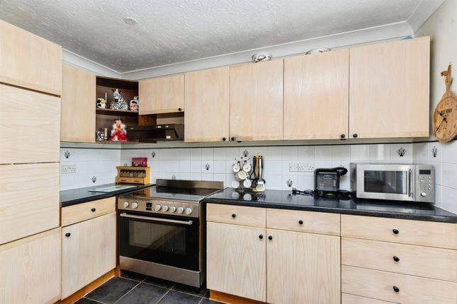 2, Windsor Drive, March photo 2