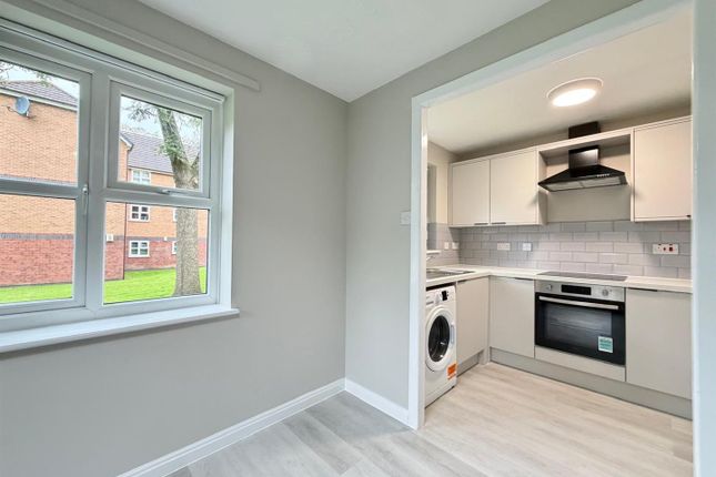 21, Flynn Court, Salford photo 4