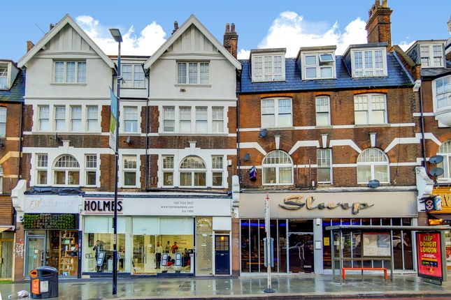 Flat to rent in 4 Bedroom Mansion Apartment, Streatham High Road, London