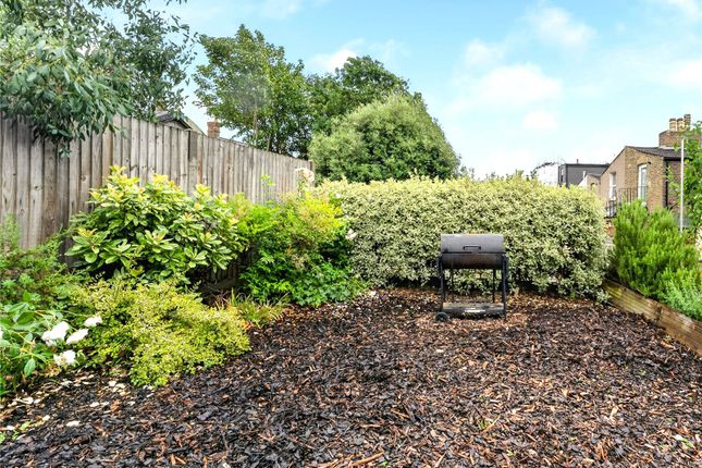 18a, Fraser Road, London photo 3