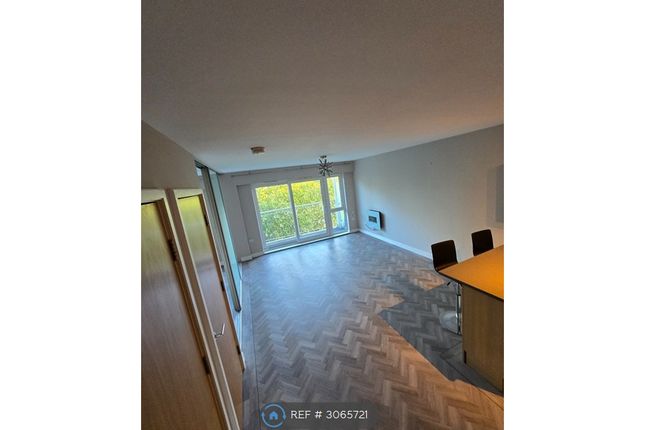 Flat, Arctic House Heritage Avenue, London photo 4