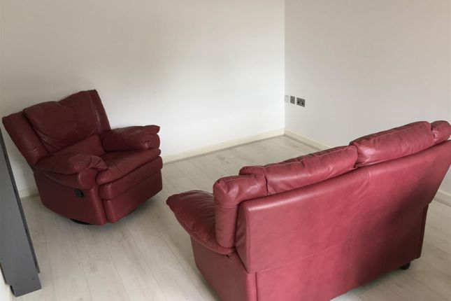 Flat 1, 9, The Waterglades, Rosehill, Willenhall photo 4