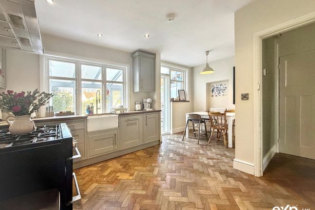10, Clifford Avenue, Milton Keynes photo 4