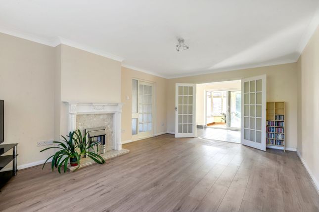 2 Stolle Close, Nottingham photo 3