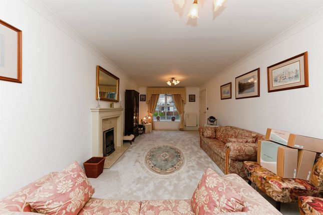 44, Philip Larkin Close, Hull photo 4