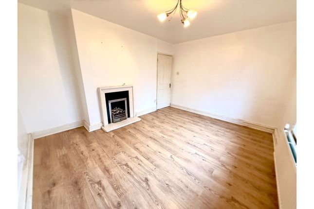 1, Thurlby Close, Woodford Green photo 4