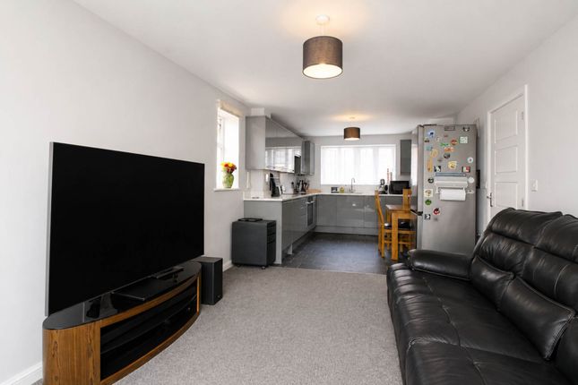 53, Birmingham Drive, Aylesbury photo 4