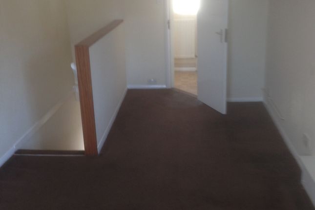 59, Thornhill Place, Maidstone photo 4