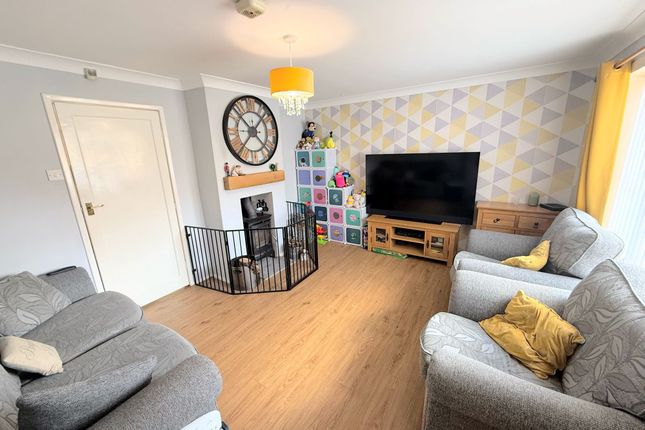 6 Reins Road, Brighouse photo 2