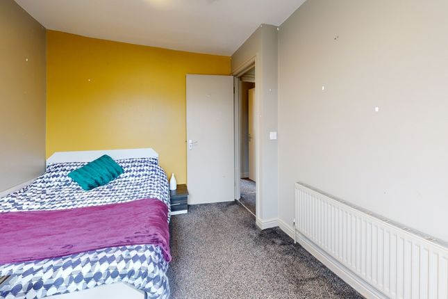 Brudenell Avenue, Leeds photo 4