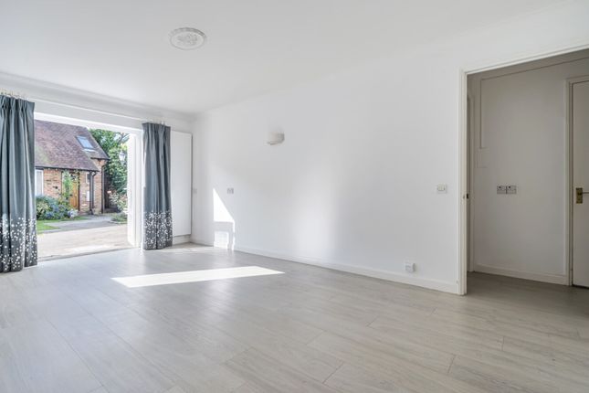 Flat 17, The Maltings Henty Gardens, Chichester photo 2