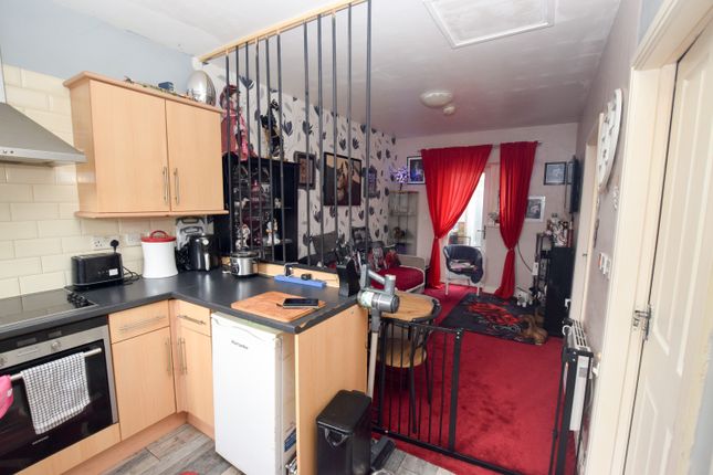 2, Glebeland Court, Telford photo 2