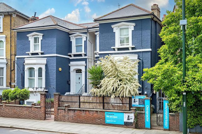 6-bed flat on 157a Kew Road, Richmond, £800,000