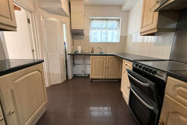 9 Carlton Avenue, Feltham photo 3
