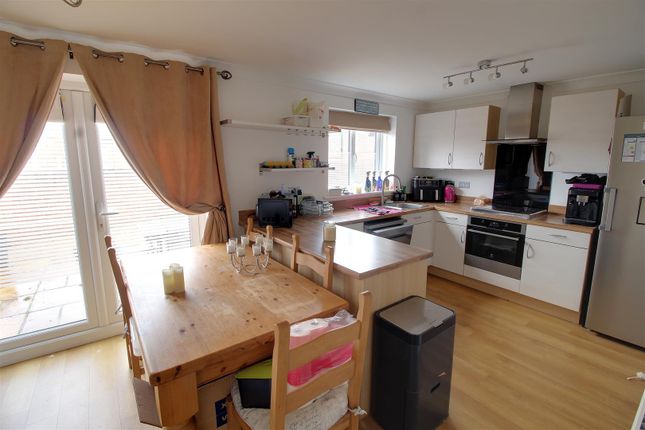 6, Manor Road, Newent photo 3