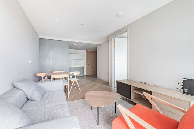 4, Flat 1606, Cutter Lane, London photo 3