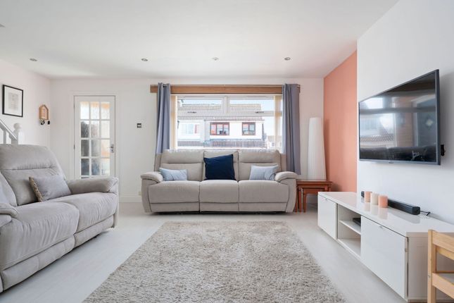2 Cairnwell Place, Dunfermline photo 3
